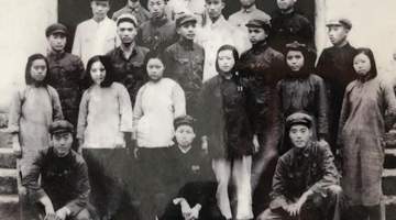 老兵何文勋四十年守护县城秘密防空洞