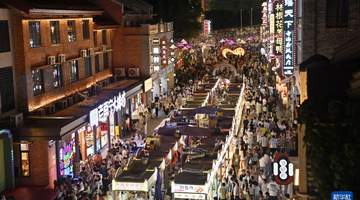 暑期逛南宁夜市 多元夜活动带火夏日消费热潮