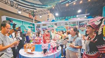 广西20项非遗项目亮相新疆文化润疆展 歌声油茶瑶绣壮锦引万余名观众沉浸式体验