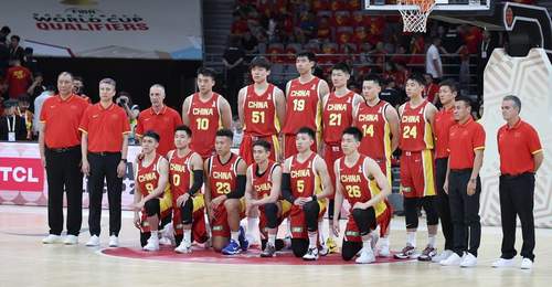 半场战报-贺希宁10分杨瀚森5分2犯 中国男篮10分落后日本
