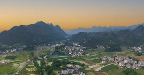 同程旅行:Country Stay成新宠,“过夜热”重塑乡村文旅新格局