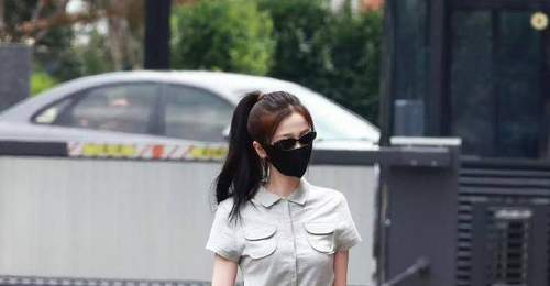 好长一条人!虞书欣穿过膝鞋秀出高挑身材