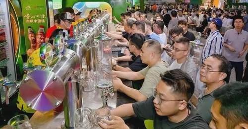 火了36年,青岛啤酒如何把一场啤酒节做成全年增长引擎