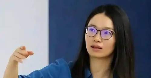 桂林中学师生沉浸自豪荣光 校友王虹斩获菲尔茨奖引校园沸腾