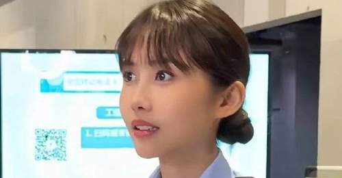 上海街头执勤女警因侧影走红 港风飒爽撞脸邱淑贞引网友热议