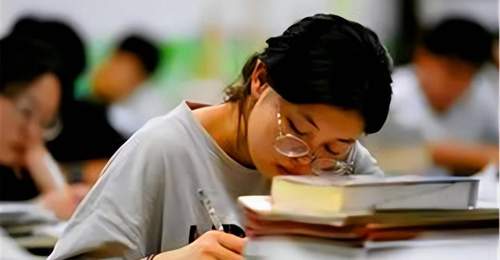 中考708分的她偷偷改了志愿 如今在智造实训车间发光成最受欢迎的“潜力股”