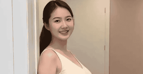温柔落在肩头 心动藏在指尖 那些藏在日常里的专属爱意时刻
