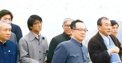 大三线建设偶遇彭德怀 谷牧站着作报告不敢落座 全场观众见证感人瞬间