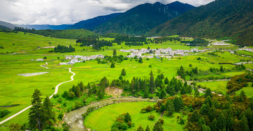 用几日时间远离日常居所,去往乡野海滨慢慢停留,不设固定行程,随心境欣赏沿途偶遇的各类风景