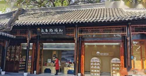 进价8毛卖15元!景区暴利有多离谱?终于有人出手整治了