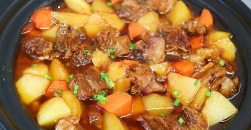 四种食材一锅炖,鲜香四溢,拌米饭太好吃了