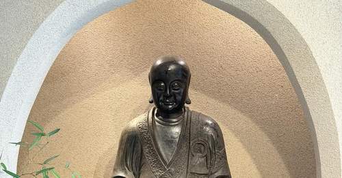 “海口被盗佛像疑现身北京观复博物馆”进展：涉事佛像展览区域临时封闭，专家已抵现场