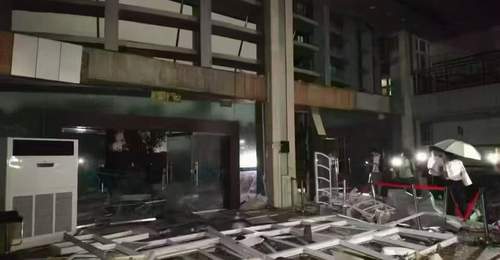 龙卷风穿过黄冈师范学院:最大风速超过15级,有学生抵住宿舍门合力抗风