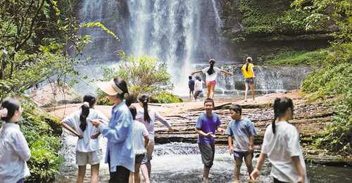 清凉山水激活“避暑经济”新动能