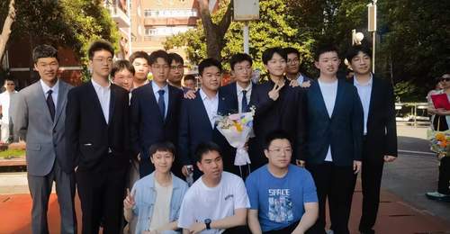 武汉同班三兄弟630、612、598分组团考入飞行学院