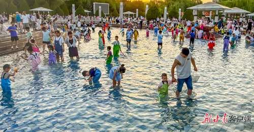嘉峪关东湖亲水纳凉 亲子戏水享清凉夏日