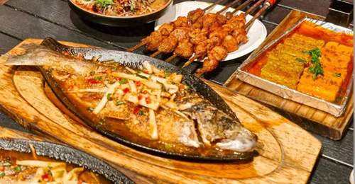 居延海多元美食体验:从湖鲜到蒙餐的大漠滋味寻味之旅