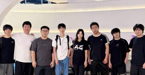 AG出征EWC多元活动开启,一诺潮酷造型吸睛,老板菲姐亲临督战引期待