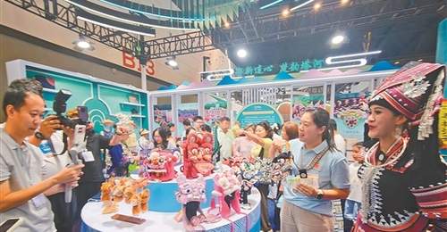 广西20项非遗项目亮相新疆文化润疆展 歌声油茶瑶绣壮锦引万余名观众沉浸式体验