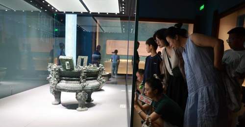 逛夏商周礼乐特展 辽宁博物馆里感受河洛文化魅力