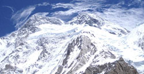 国际登山队冲击布洛阿特峰遭雪崩，知名登山家普尔贾遇难 一名中国公民失联