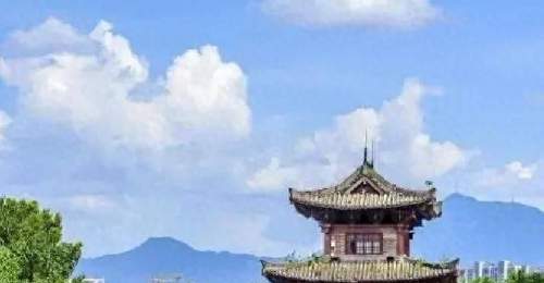 来赣州逛吃：跟着围屋与古城墙，解锁客家美食里的踏实烟火，还能捎带新鲜赣南脐橙