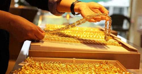 老铺黄金股价较峰值跌超六成 古法黄金热遇冷？