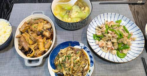 蒸菜香飘家宴餐桌 多元滋味勾得全家齐品尝