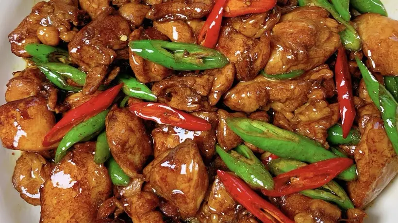 香辣爆炒鸡腿肉:一口入魂的神仙家常味
