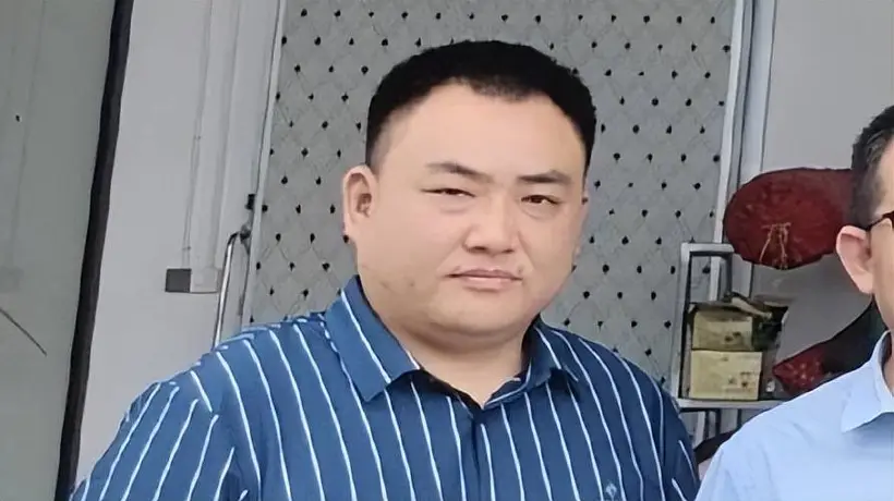 后续!官方通报国企老板办公室收礼:属实,已对涉事人免职处理