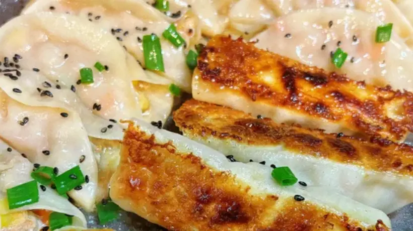 铁板滋香慢煎饺底,爆汁锅贴解锁山城地道风味