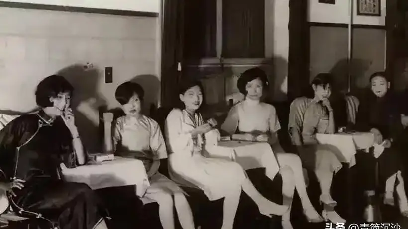1952青岛名妓于小脚就义:裤腰挂满金戒指 家中藏满银元宝