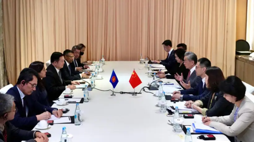 王毅晤东盟秘书长明确警告外部势力插手南海危害,多国参会嘉宾热议菲律宾两面外交的现实困境