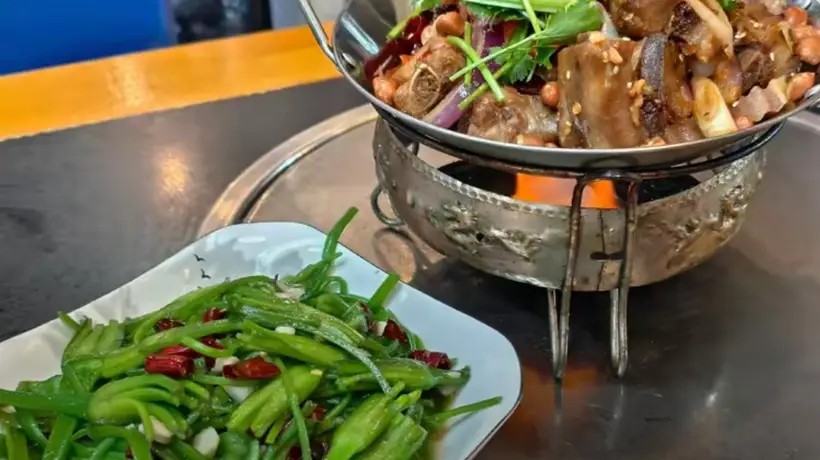 丽江雨季野生菌火锅全攻略:安全寻味大研古城觅食指南