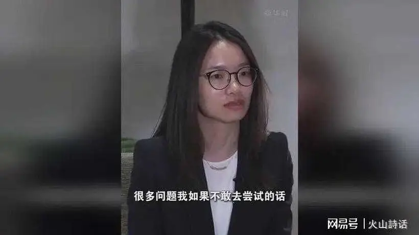 菲尔兹奖现场的王虹为何全程用英语受访？国际惯例与学术严谨性下的多元参与体验引发关注