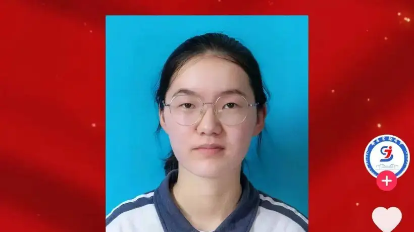 平顶山郏县农家女韩雅平凭699分高考成绩获清华录取，全家互助求学路引关注