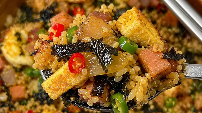 亲手拌一碗料超足的藜麦饭！煎午餐肉的焦香混糖心蛋的柔滑，每口都香到停不下