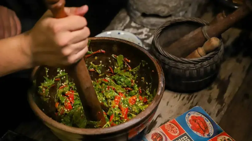 月开百家店的擂饭 带着亲手捣辣椒的趣味体验爆红