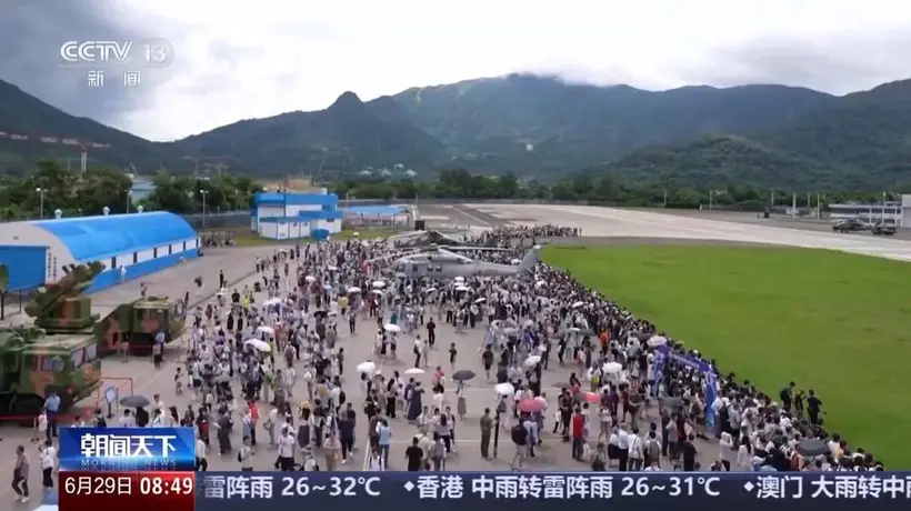 飞行表演、装备展示,驻港部队军营开放活动体验升级
