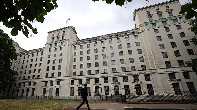 英媒:垃圾站惊现英军高度敏感机密文件,英国防部高层介入调查