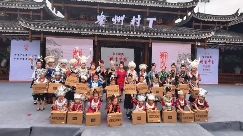 丹青绘锦绣 艺美润乡土