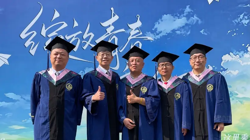 46岁父亲硕士毕业,女儿:父亲很爱学习,未来如果读博家人会支持