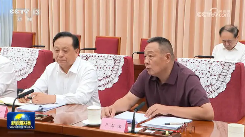 于东来等8人,参加总理座谈会