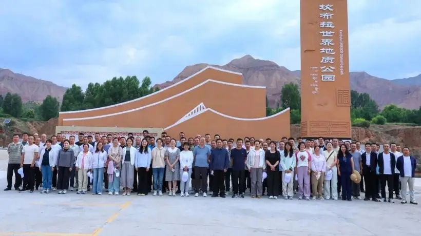 不必远行!坎布拉丹霞碧水康养胜地,慢时光等你来