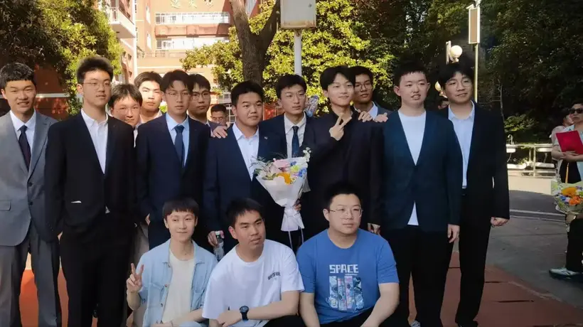 武汉同班三兄弟630、612、598分组团考入飞行学院