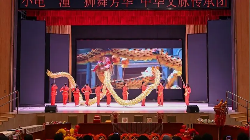 潼南非遗国际课堂:中外青年共舞龙狮·书法交流