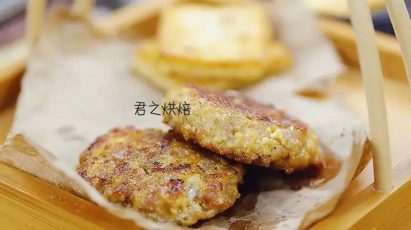 参与体验豆腐肉饼制作 煎制版本满足一人食鲜香口感