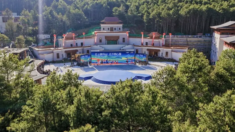 清凉夏日免门票!康定跑马山开放成熟游览区 公交摆渡车贴心配套加持