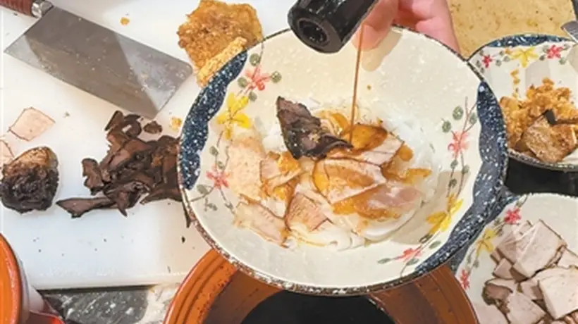 漓江畔嗦粉享秀色 桂林米粉里藏着城市烟火味