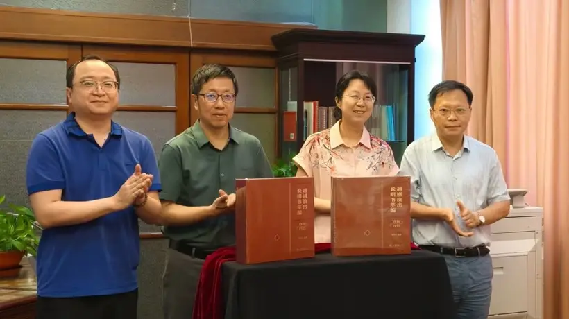 翻开现存最早越剧戏单，解锁袁雪芬范瑞娟首次合作等台前幕后细节